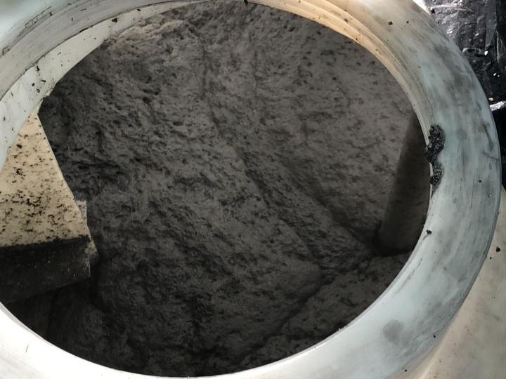 Black mass obtenida de la molienda de baterías de ion litio en la planta de EcoBaterías