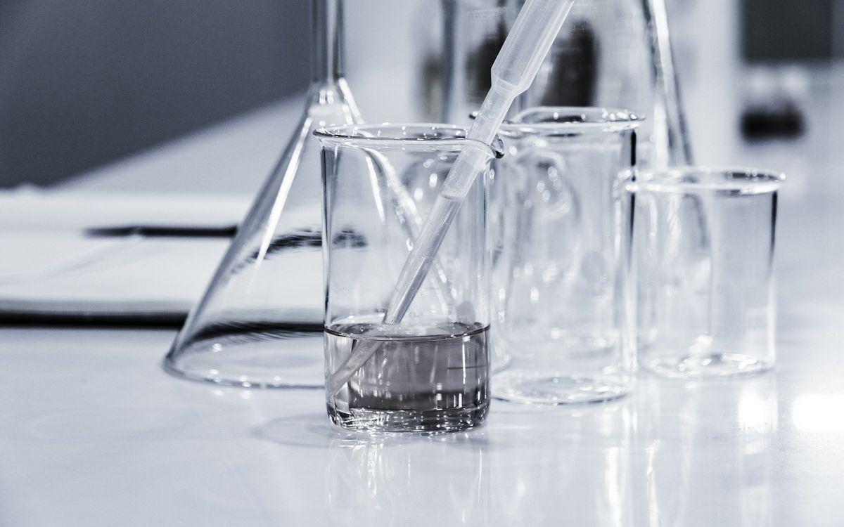 Material de vidrio de laboratorio para pruebas químicas
