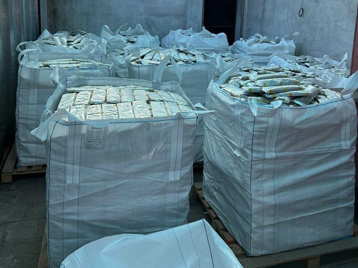 Módulos de baterías de gran formato y BESS en maxisacos, recibidos para reciclaje en EcoBaterías